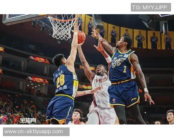 刘泽一表现亮眼尽管罚球不佳依然贡献13分6板4助攻2盖帽助力球队奋战